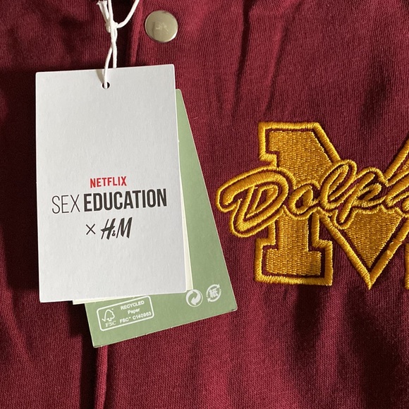 Netflix & H&M Varsity Vest - Picture 5 of 5